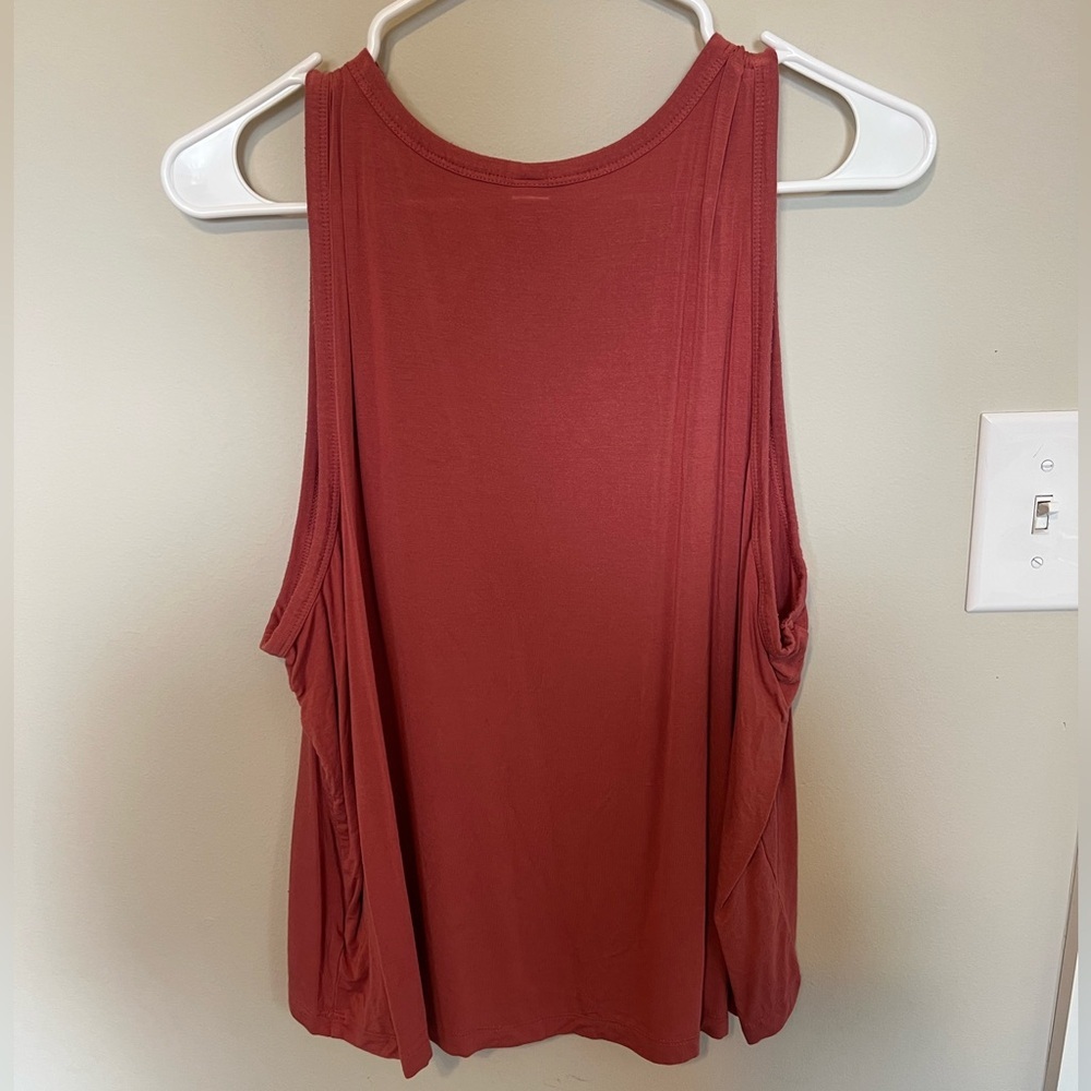 Old Navy Women's Tank Top - Deep Red - Picture 4 of 7